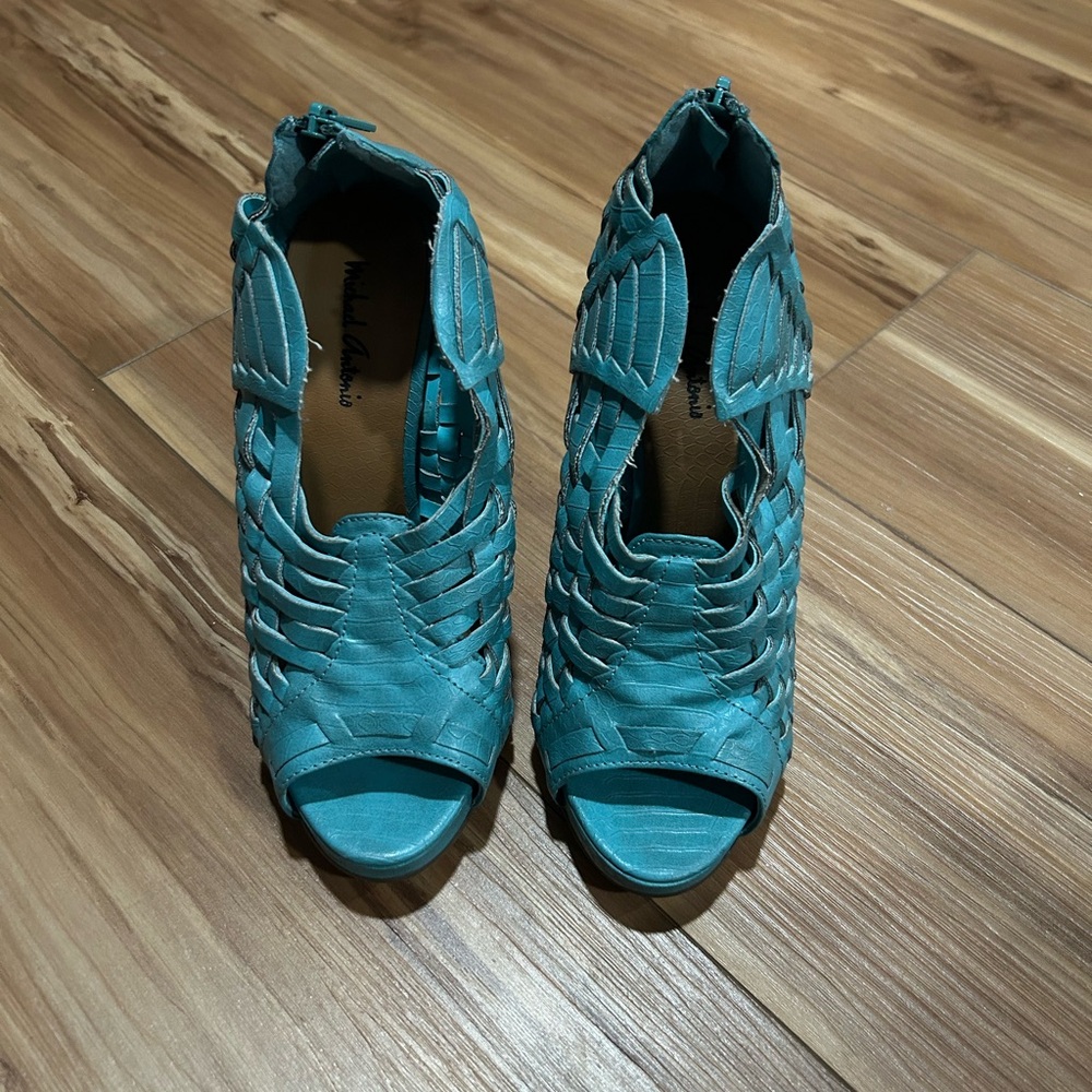 Micheal Antonio Turquoise Woven Leather Weave Pumps Size 7